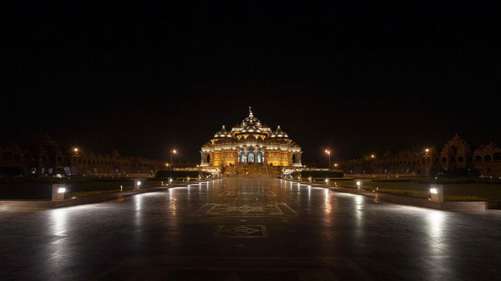 Akshardham Temple Timings are important for a good night shot