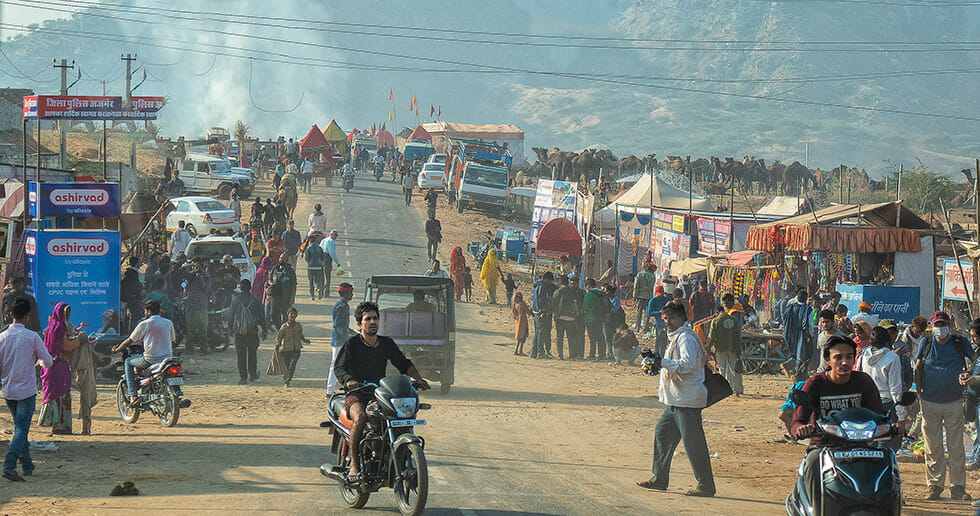 many Indians on the Main Street in Pushkar
